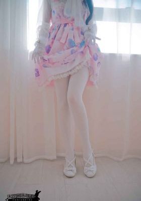 男生吃美女的胸視頻免費_免費完整版高清