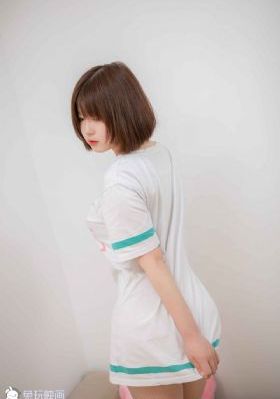免費女人18毛片視頻一級毛片_DVD視頻大全